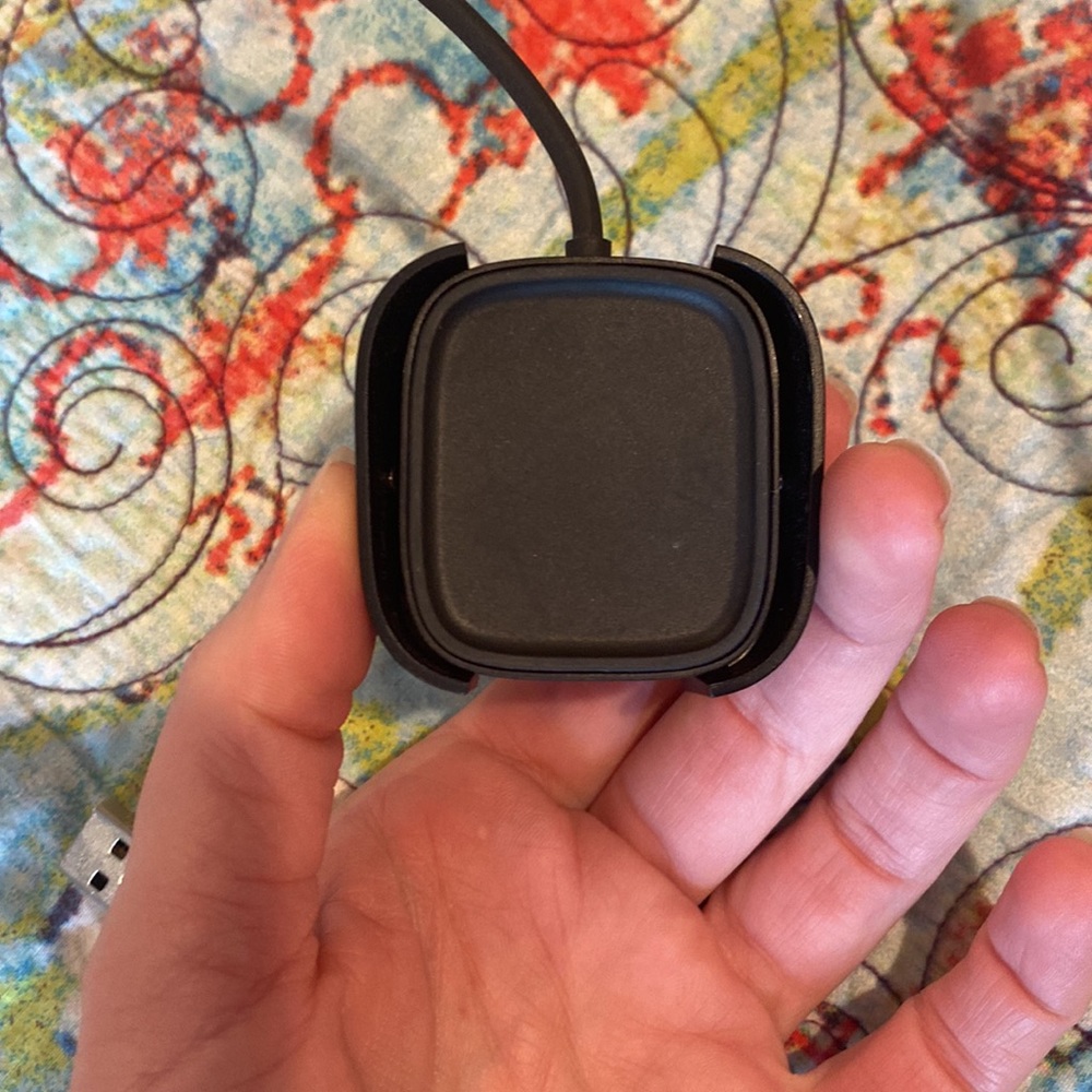 Fitbit versa charger - Picture 3 of 4